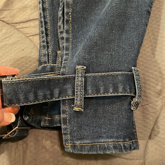 Cropped jeans with Peek a boo side slit with buckle - Picture 2 of 5